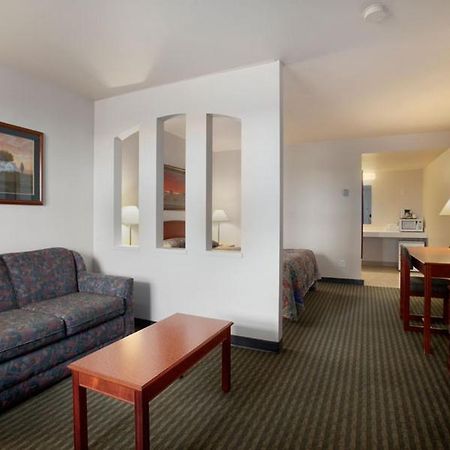Travelodge Hotel By Wyndham Weyburn Luaran gambar