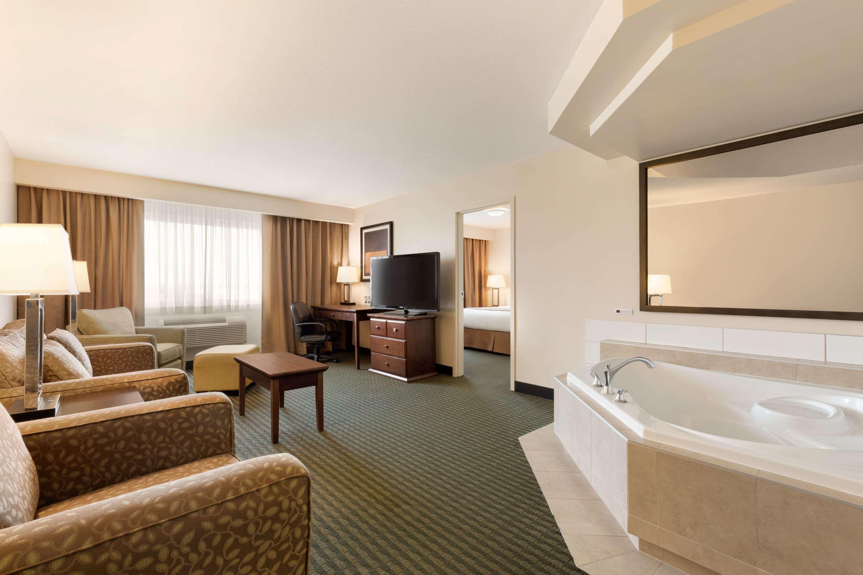 Travelodge Hotel By Wyndham Weyburn Luaran gambar